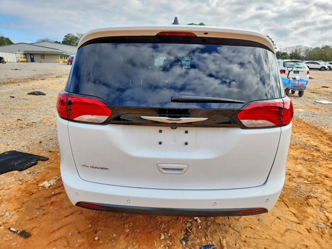 2025 CHRYSLER VOYAGER LX photo 6