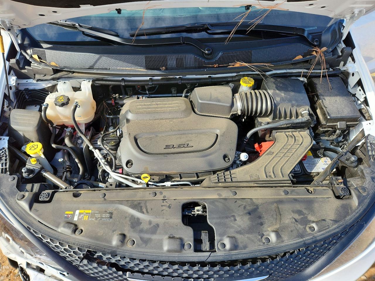 2025 CHRYSLER VOYAGER LX photo 12