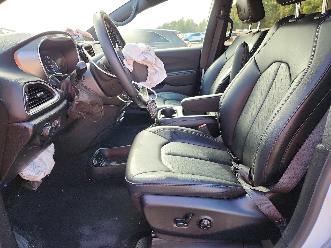 2025 CHRYSLER VOYAGER LX photo 7