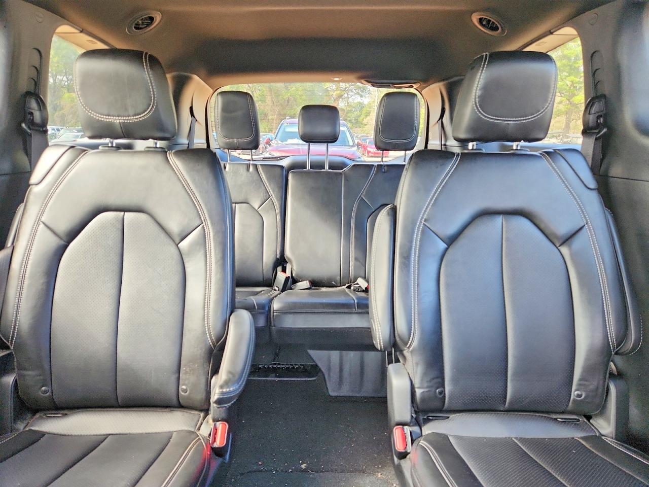 2025 CHRYSLER VOYAGER LX photo 10