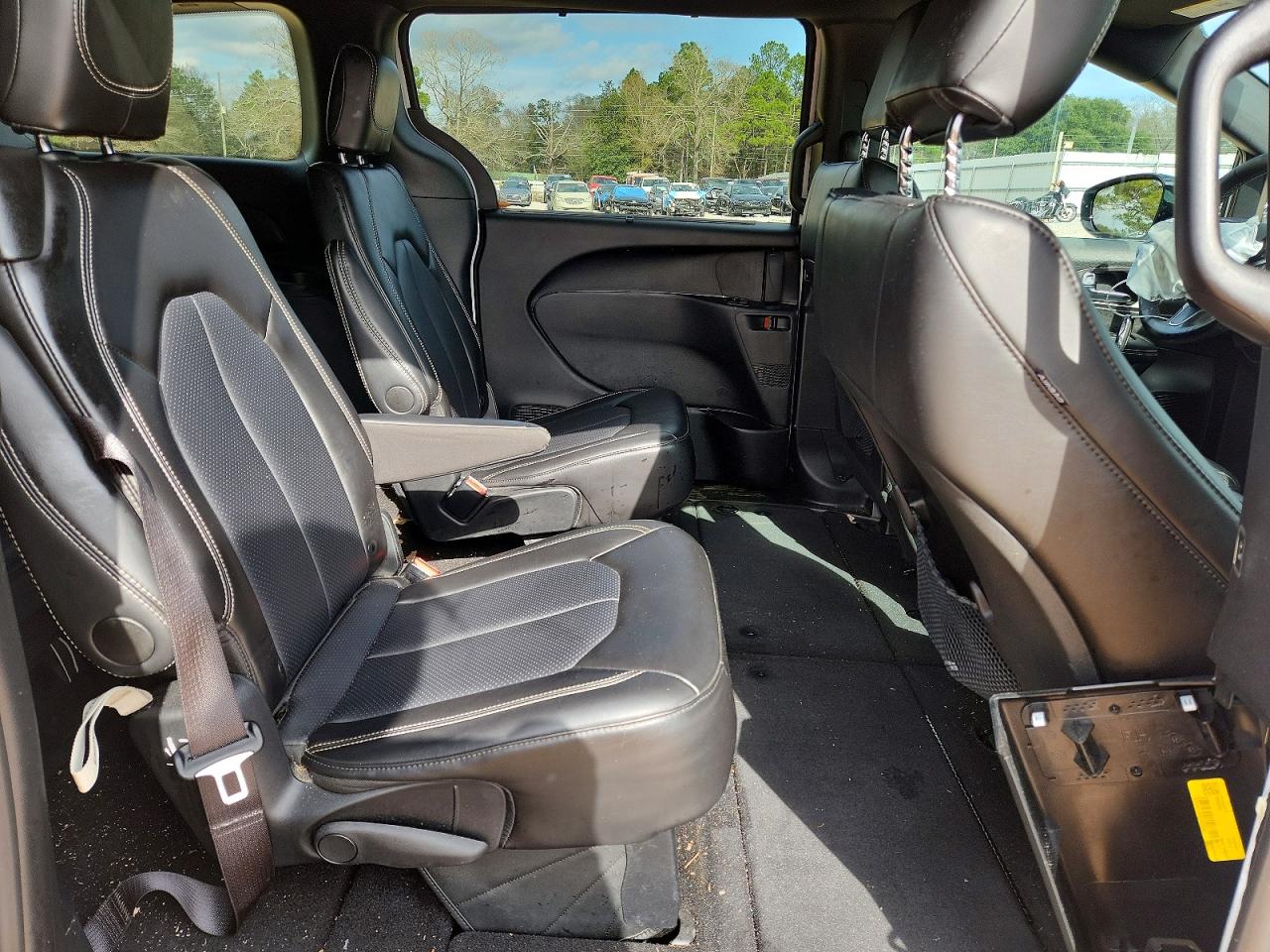 2025 CHRYSLER VOYAGER LX photo 11