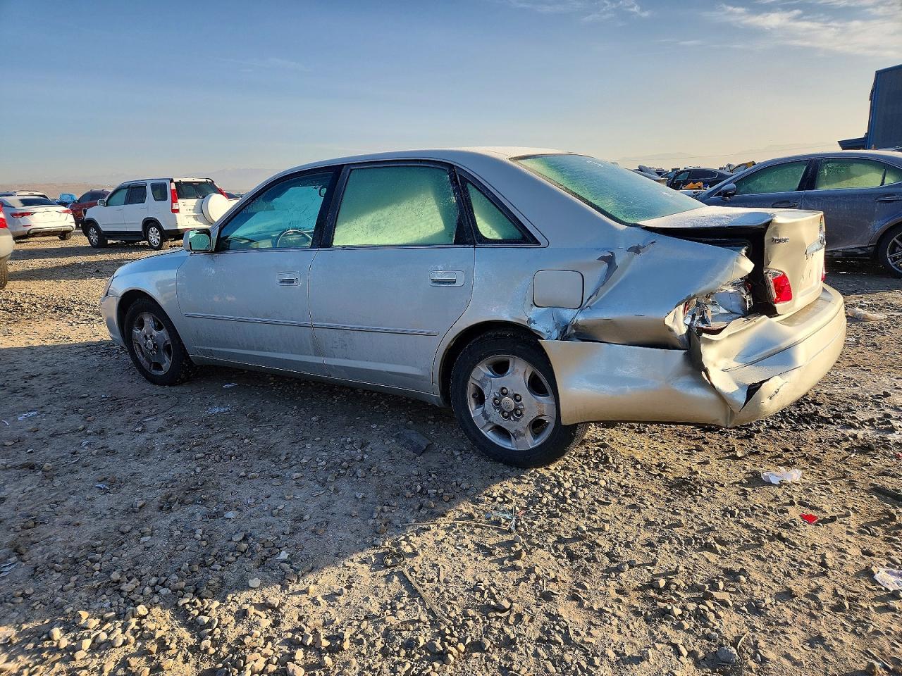 2003 TOYOTA AVALON photo 2