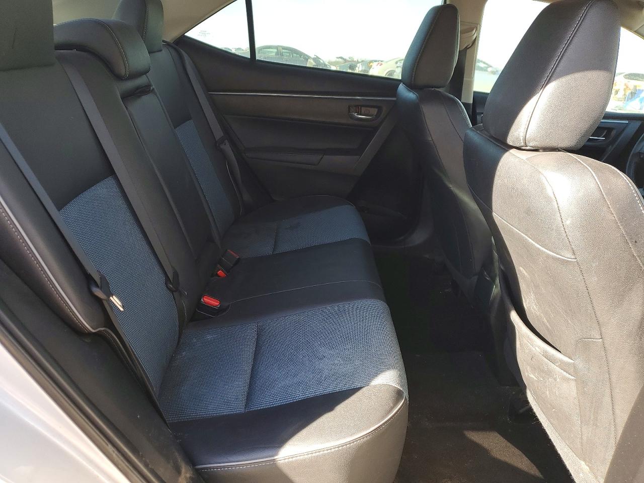 2015 TOYOTA COROLLA L photo 10