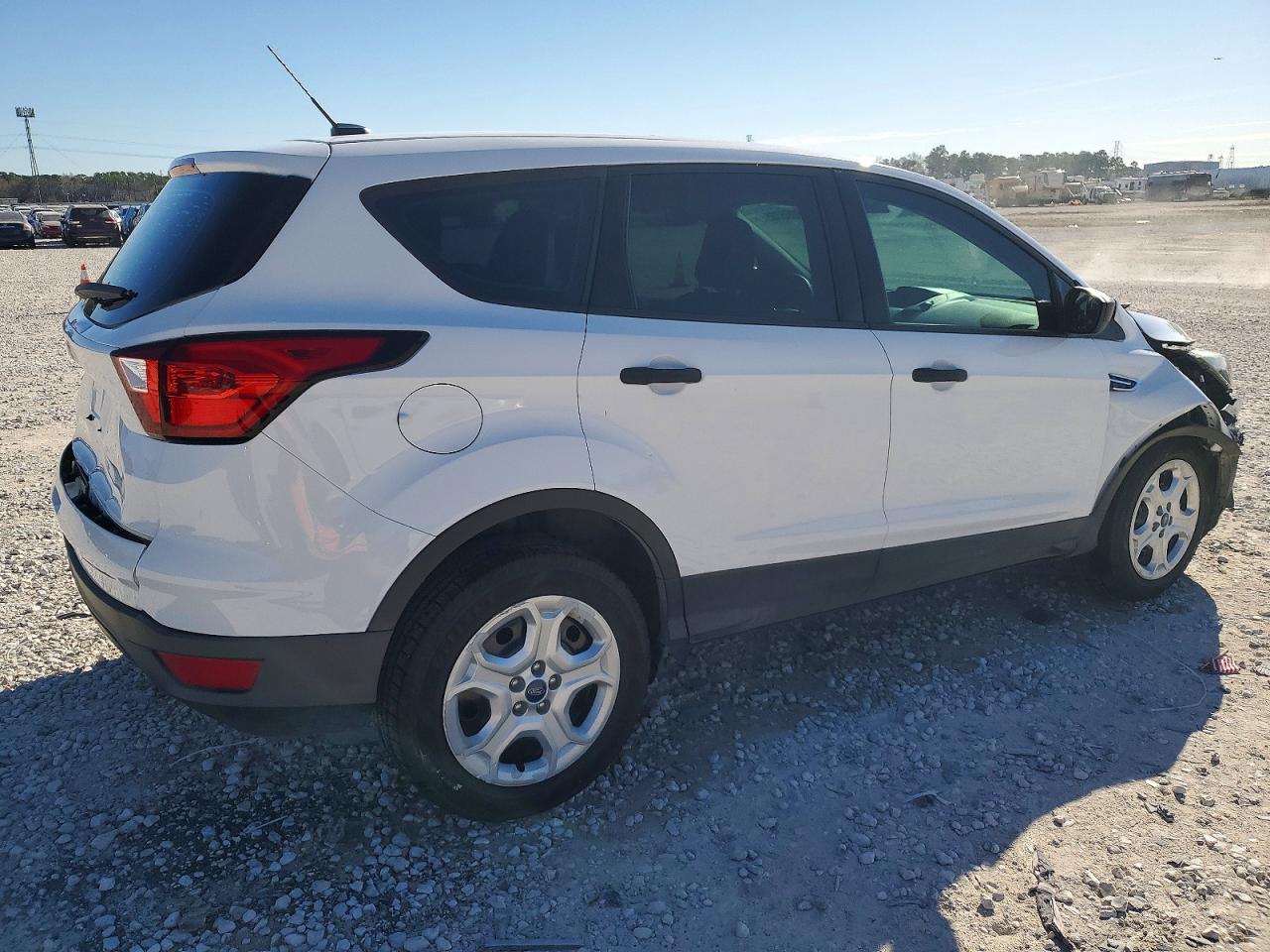 2019 FORD ESCAPE S photo 3