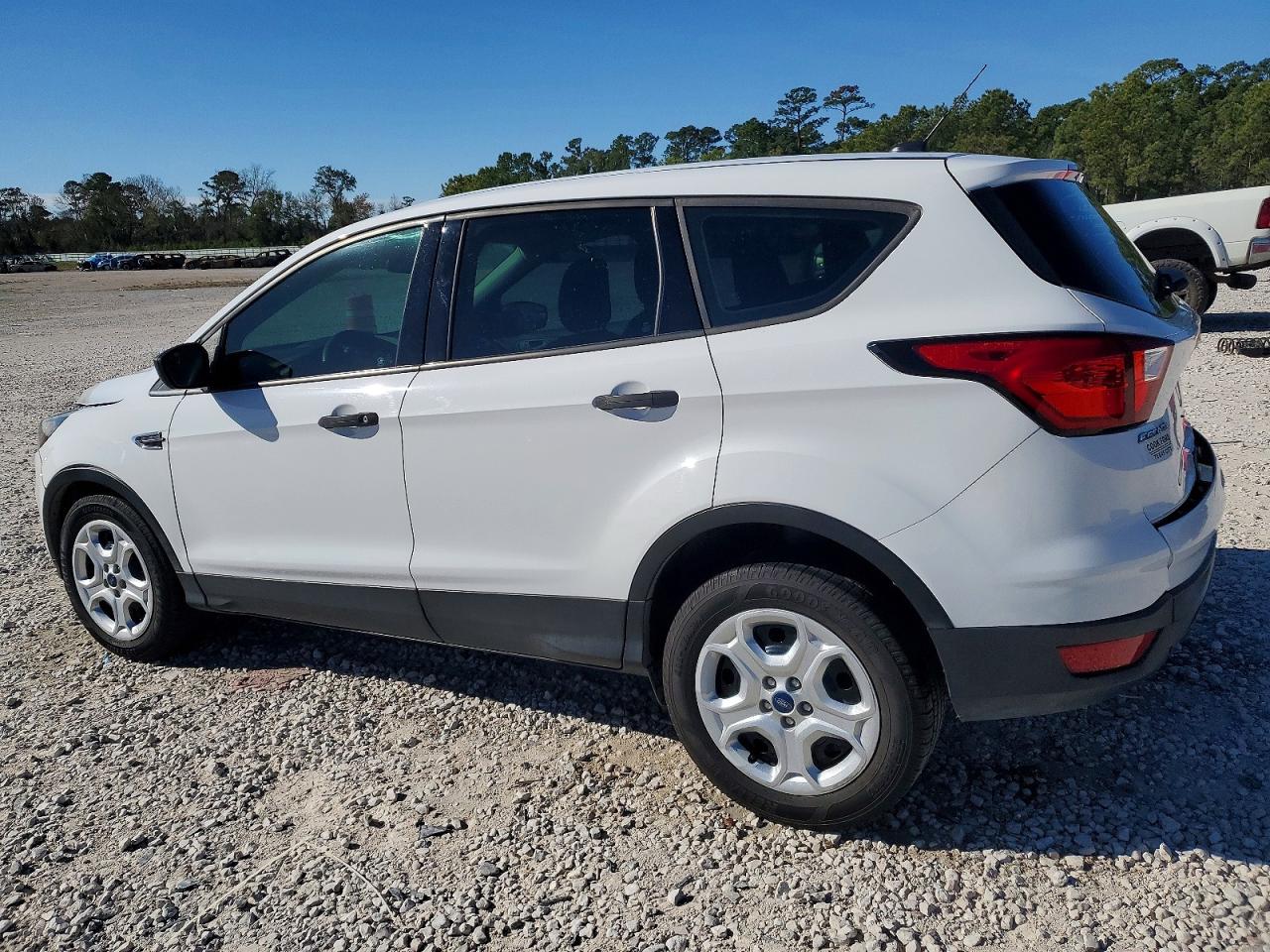 2019 FORD ESCAPE S photo 2