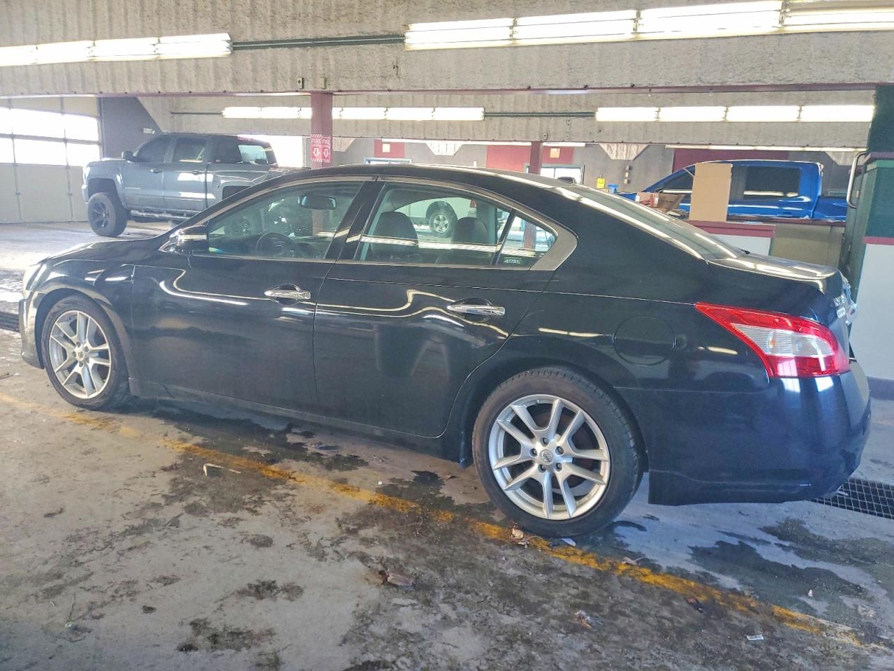 2011 NISSAN MAXIMA S photo 2
