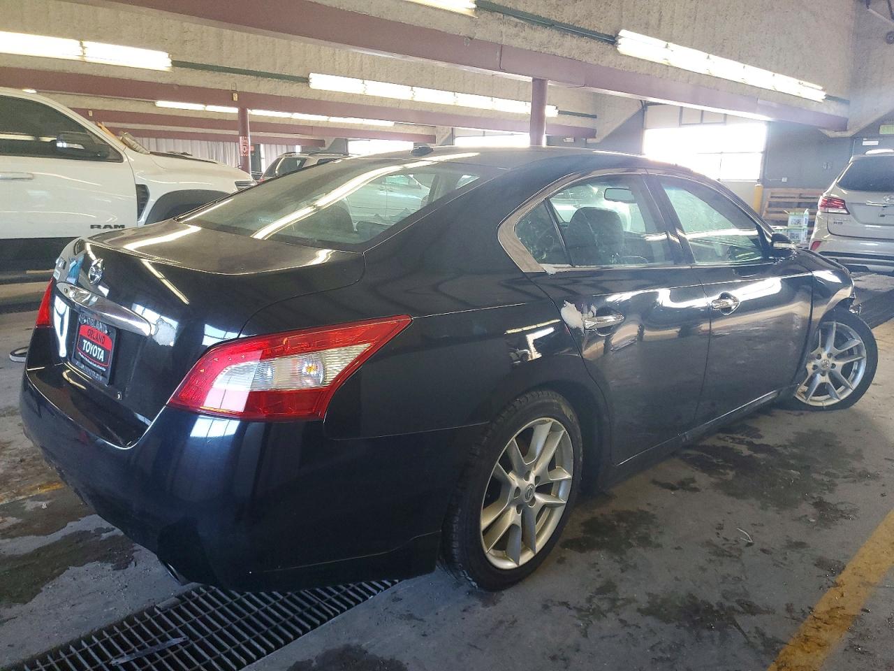 2011 NISSAN MAXIMA S photo 3