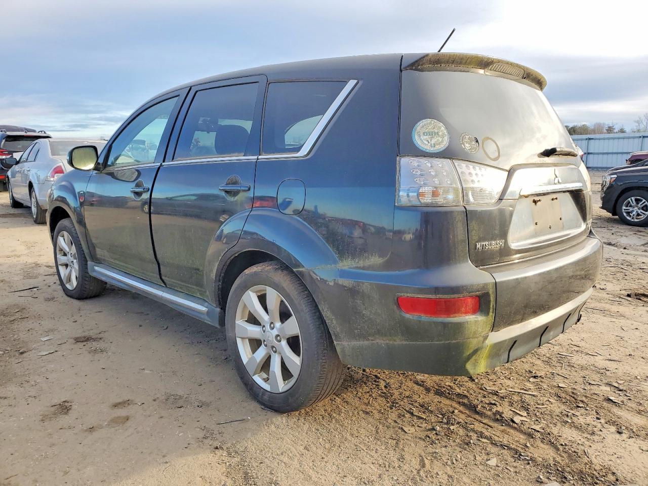 2011 MITSUBISHI OUTLANDER GT photo 2