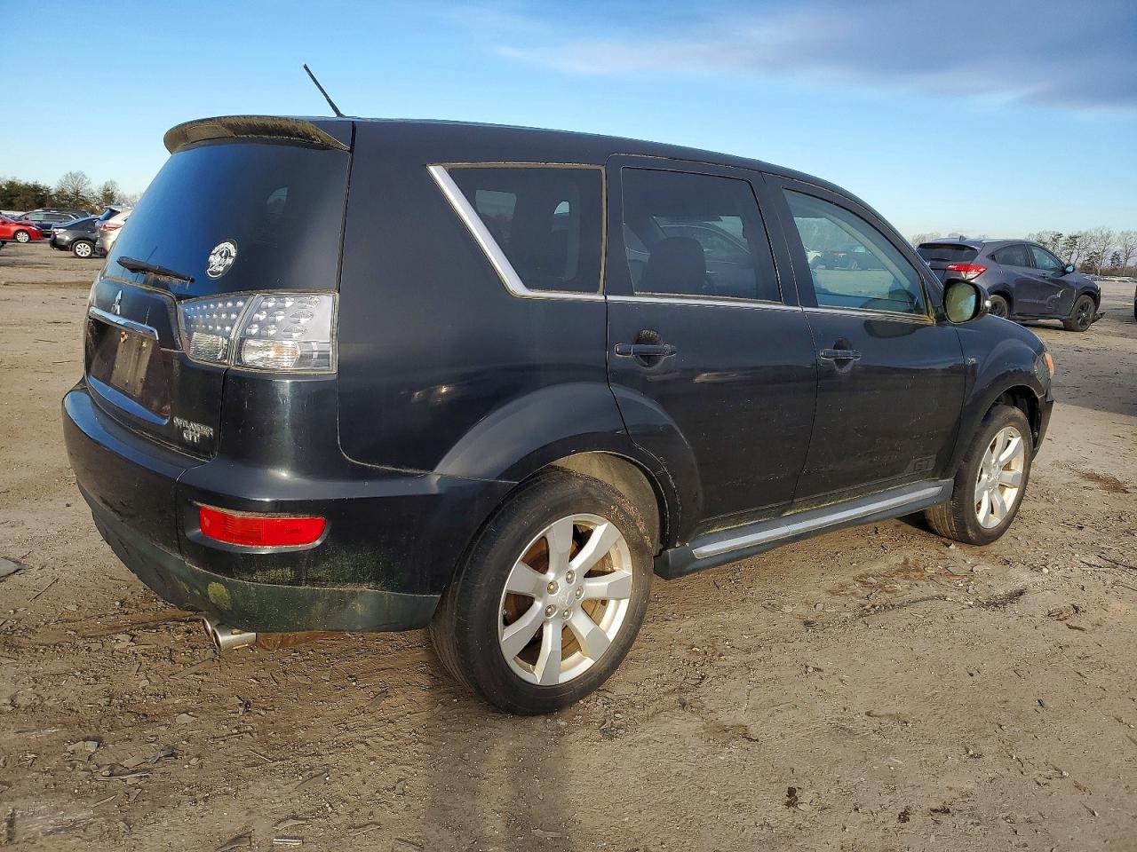 2011 MITSUBISHI OUTLANDER GT photo 3