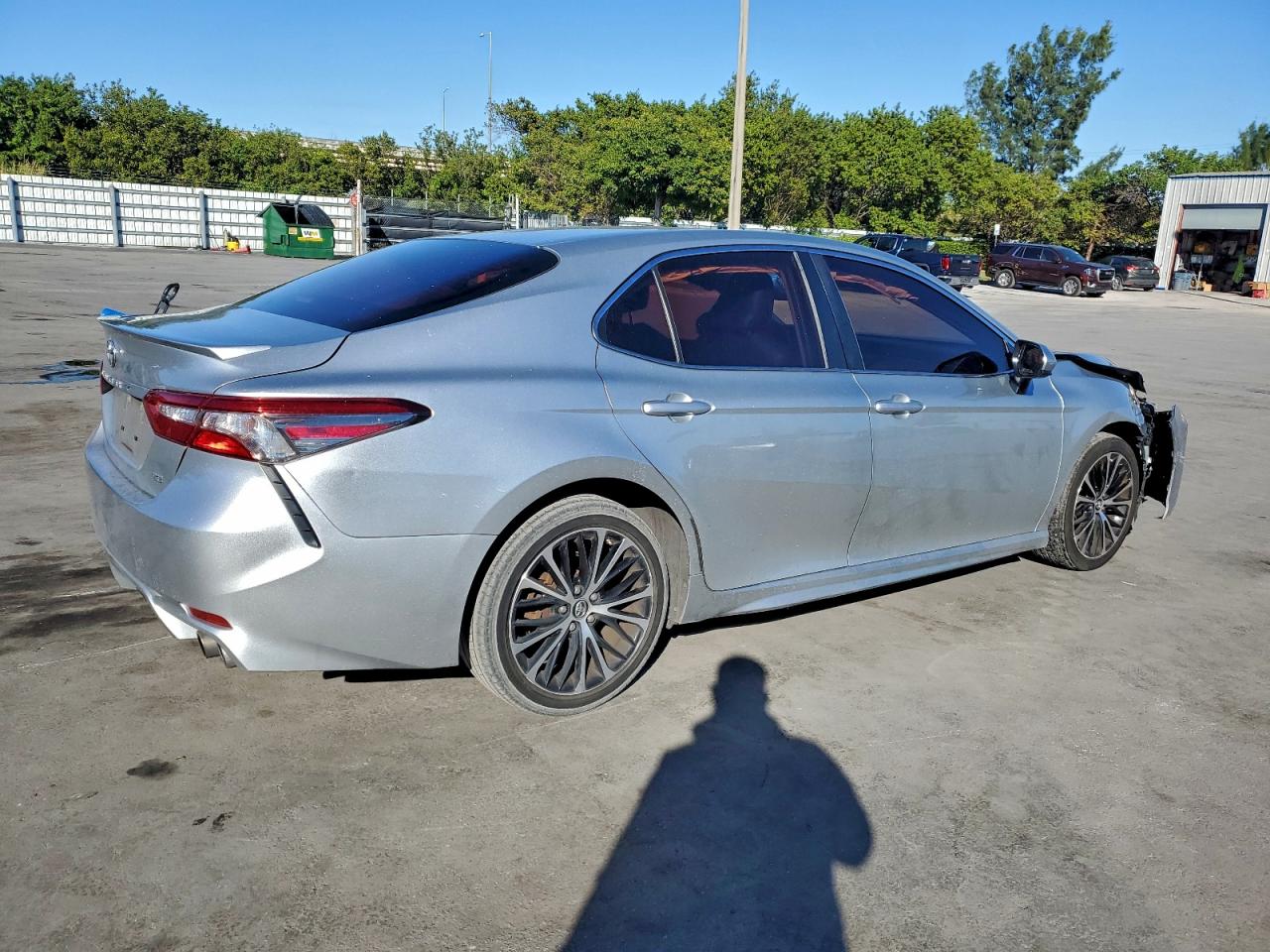 2018 TOYOTA CAMRY L photo 3