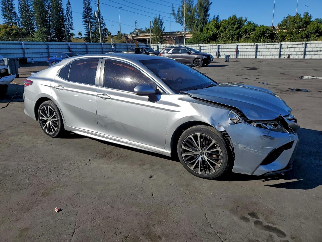 2018 TOYOTA CAMRY L photo 4