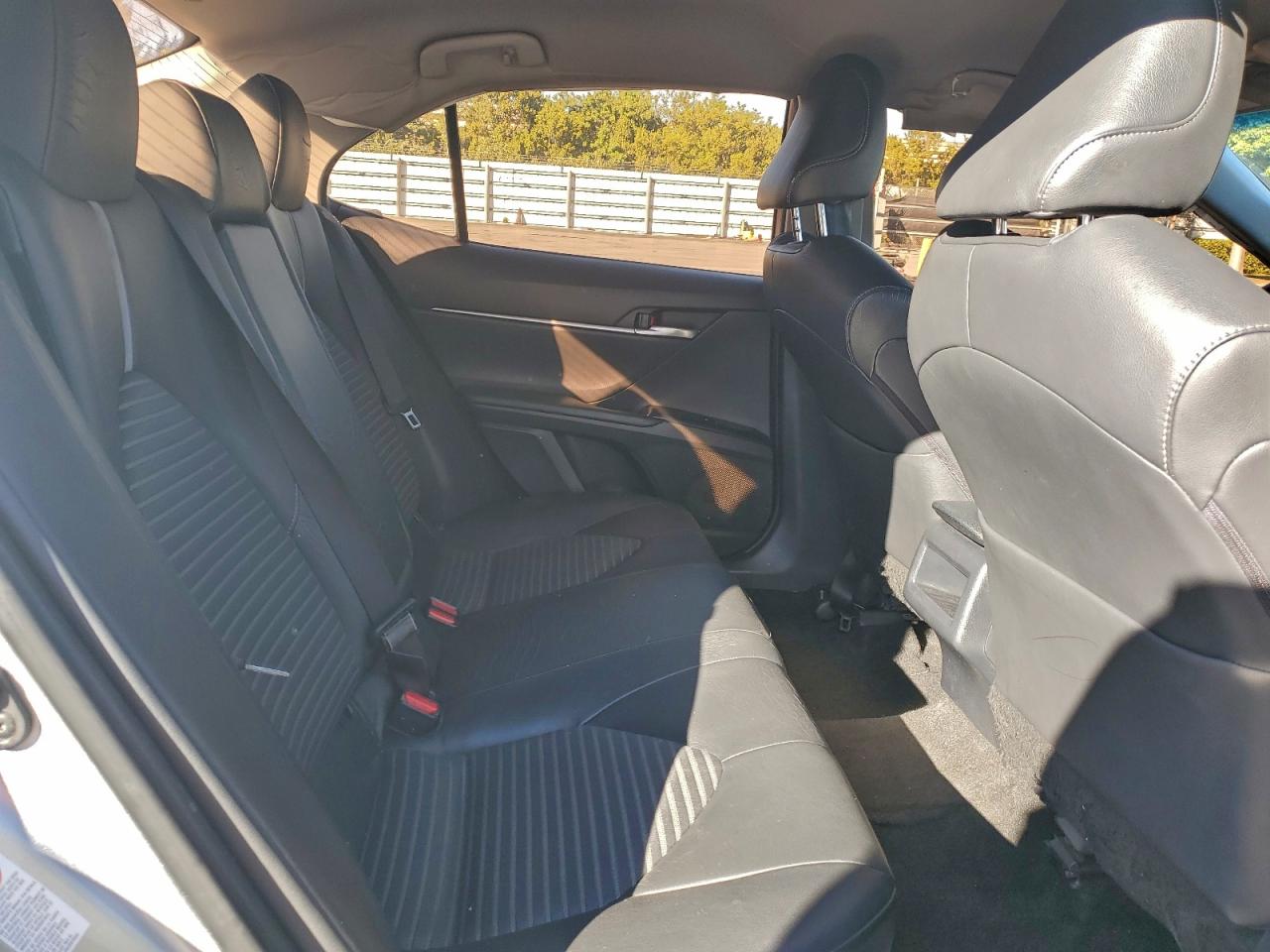 2018 TOYOTA CAMRY L photo 10