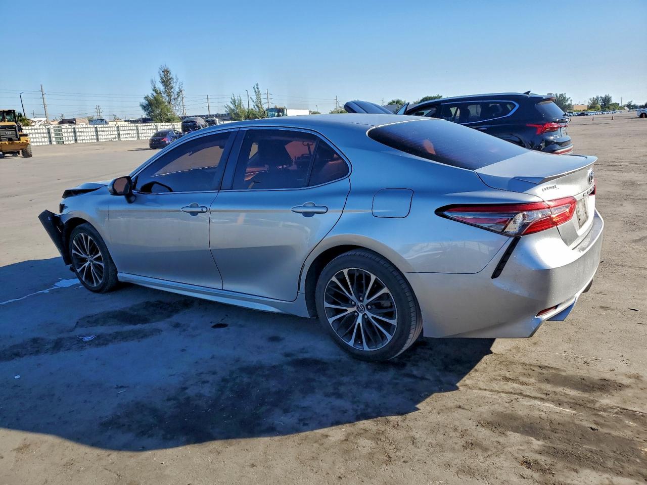 2018 TOYOTA CAMRY L photo 2