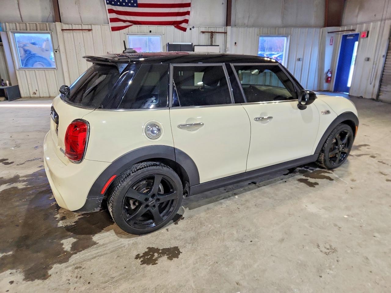 2020 MINI COOPER S photo 3