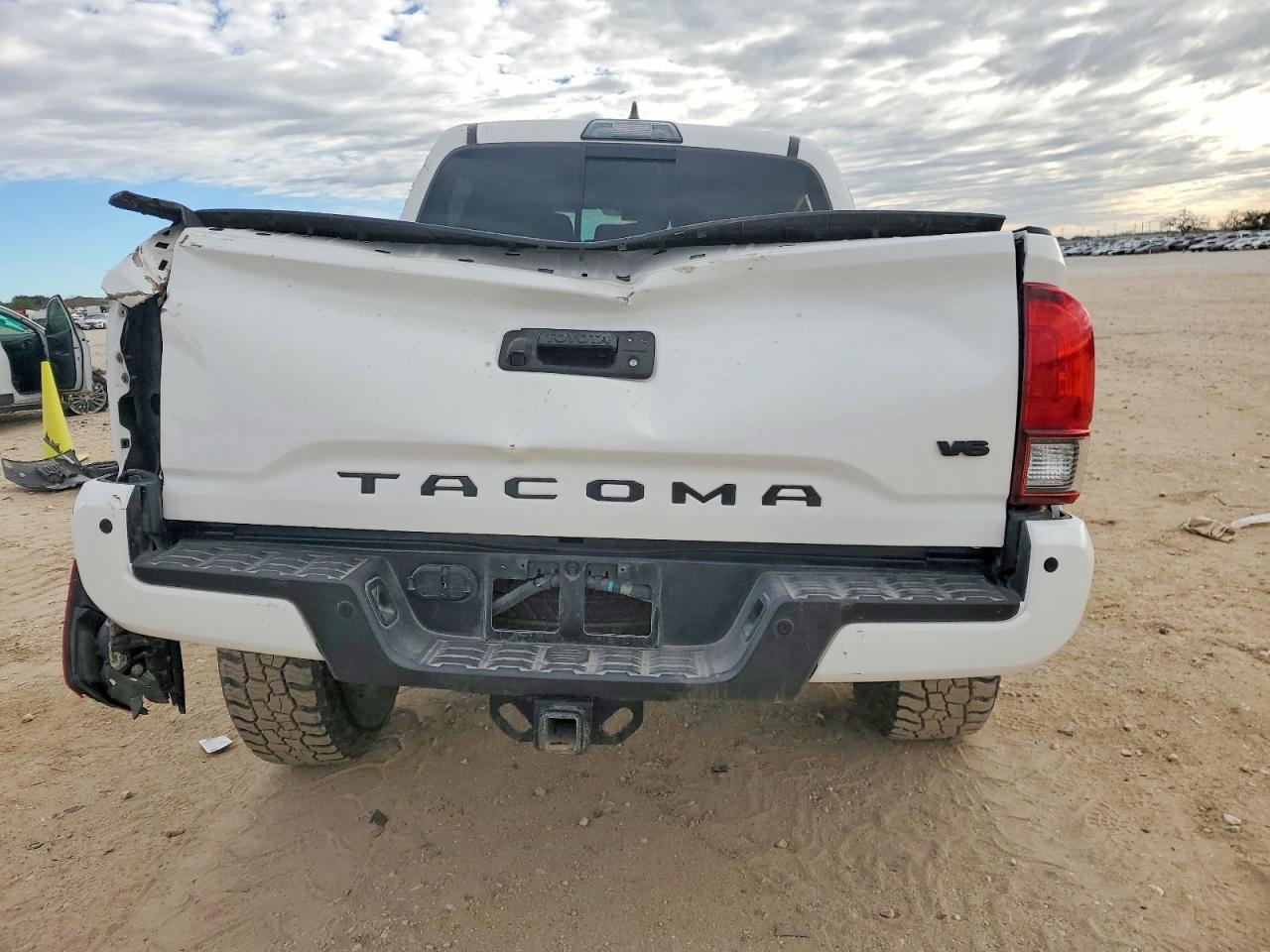 2019 TOYOTA TACOMA DOUBLE CAB photo 6