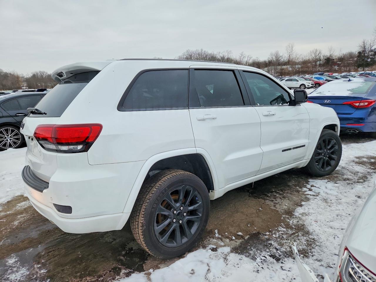 2020 JEEP GRAND CHEROKEE LAREDO photo 3