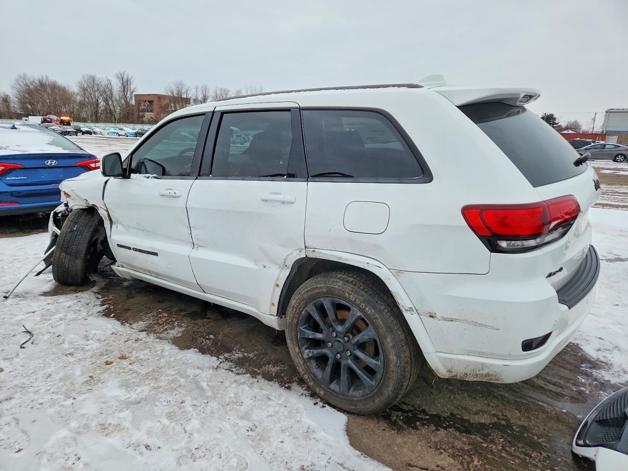 2020 JEEP GRAND CHEROKEE LAREDO photo 2