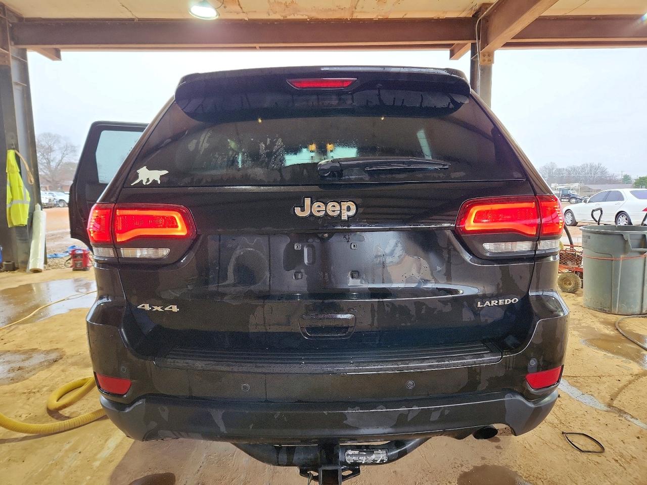 2020 JEEP GRAND CHEROKEE LAREDO photo 11