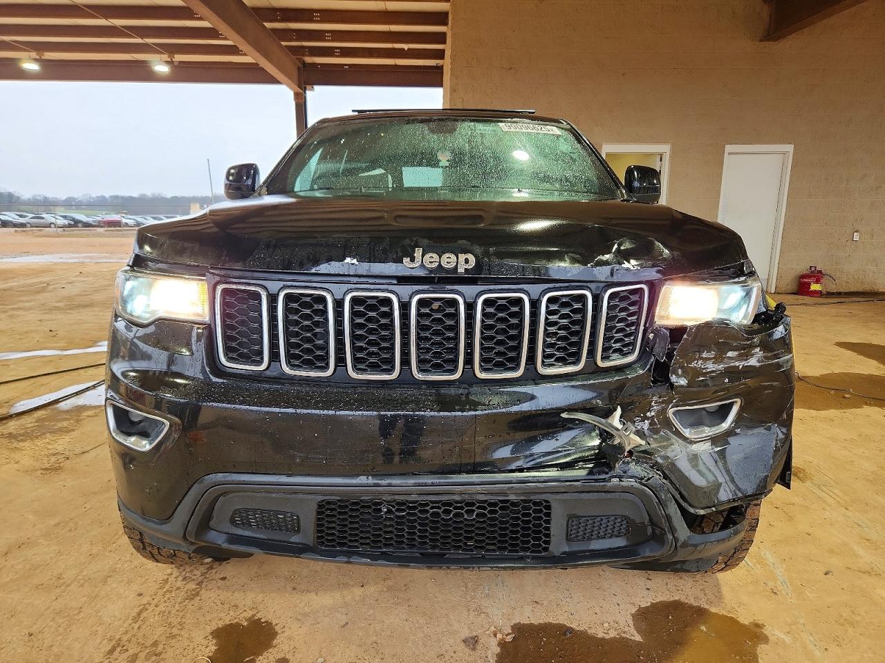 2020 JEEP GRAND CHEROKEE LAREDO photo 9