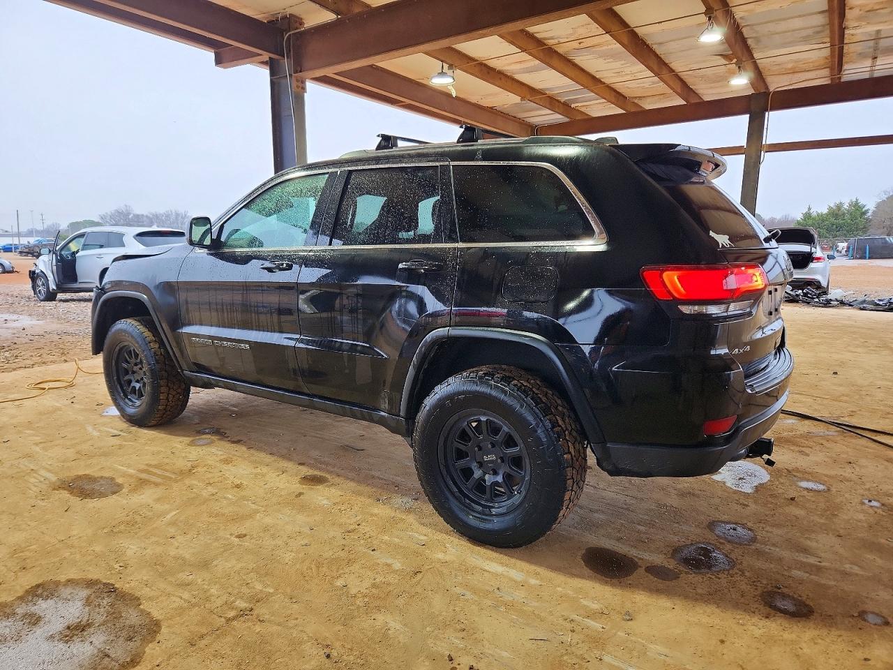 2020 JEEP GRAND CHEROKEE LAREDO photo 3