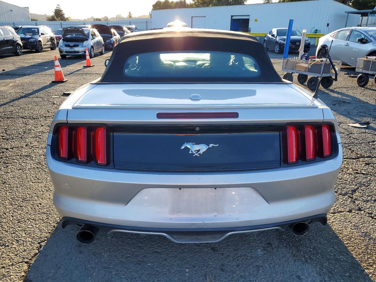 2017 FORD MUSTANG photo 6