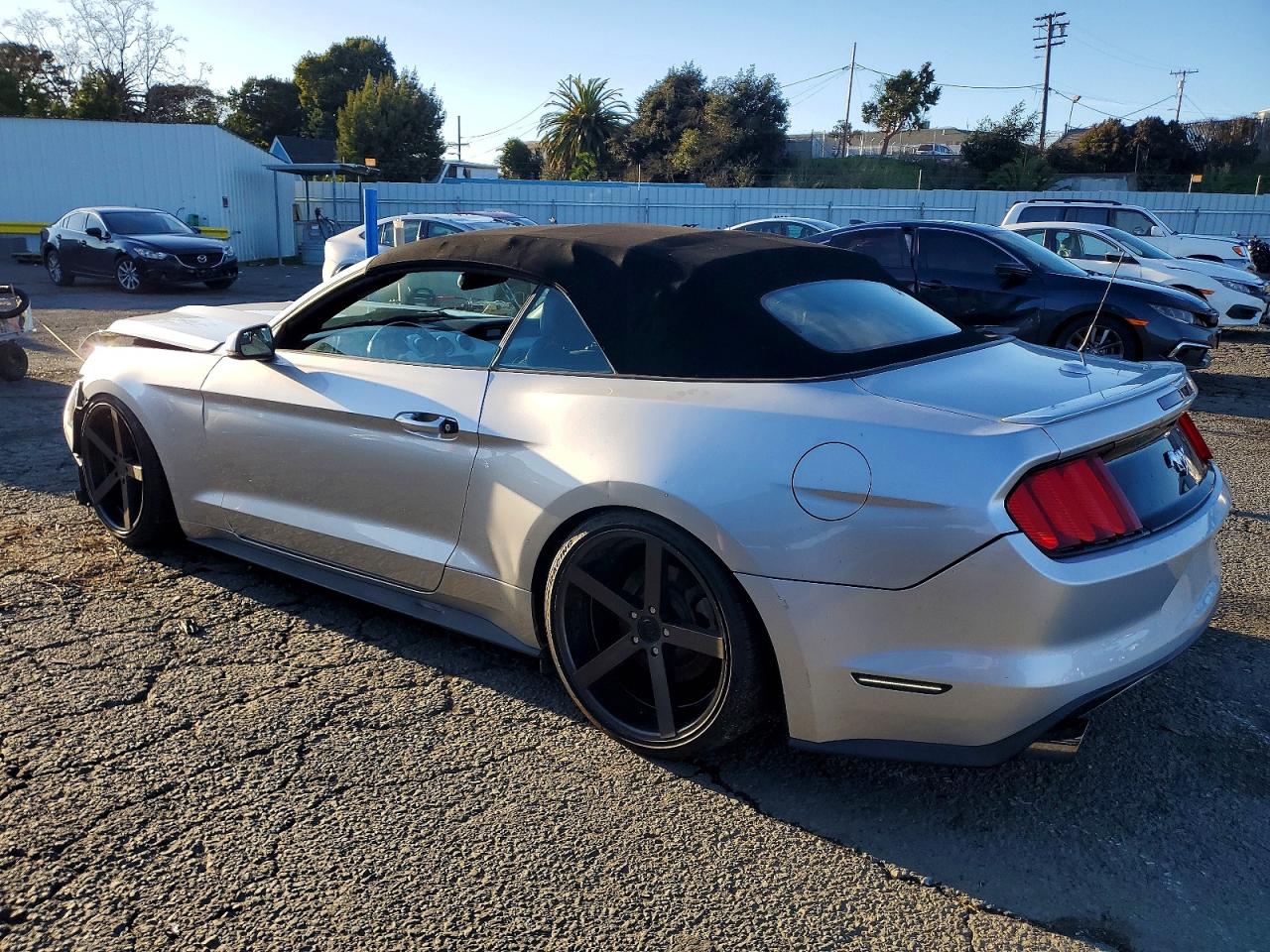 2017 FORD MUSTANG photo 2