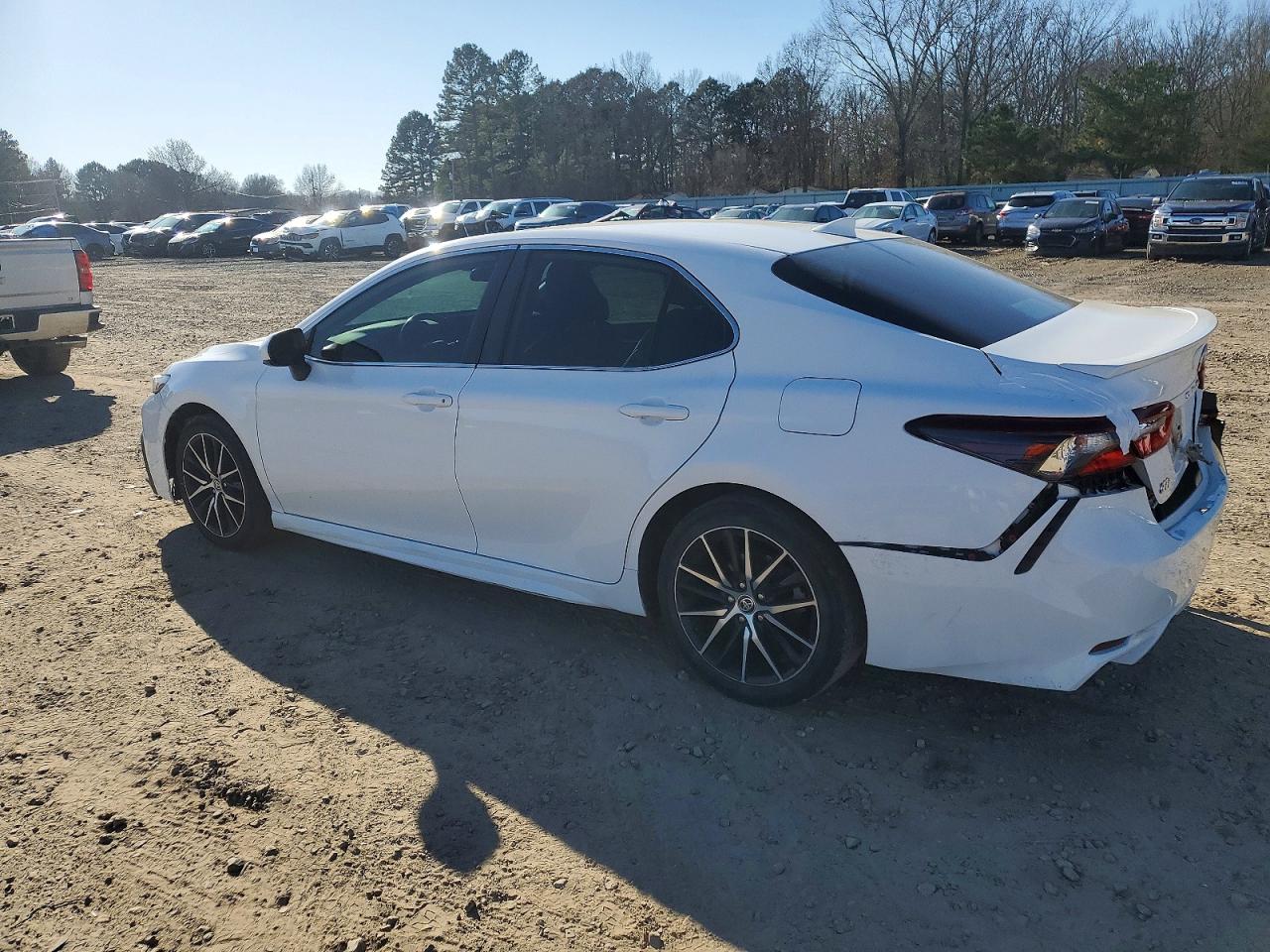 2021 TOYOTA CAMRY SE photo 3