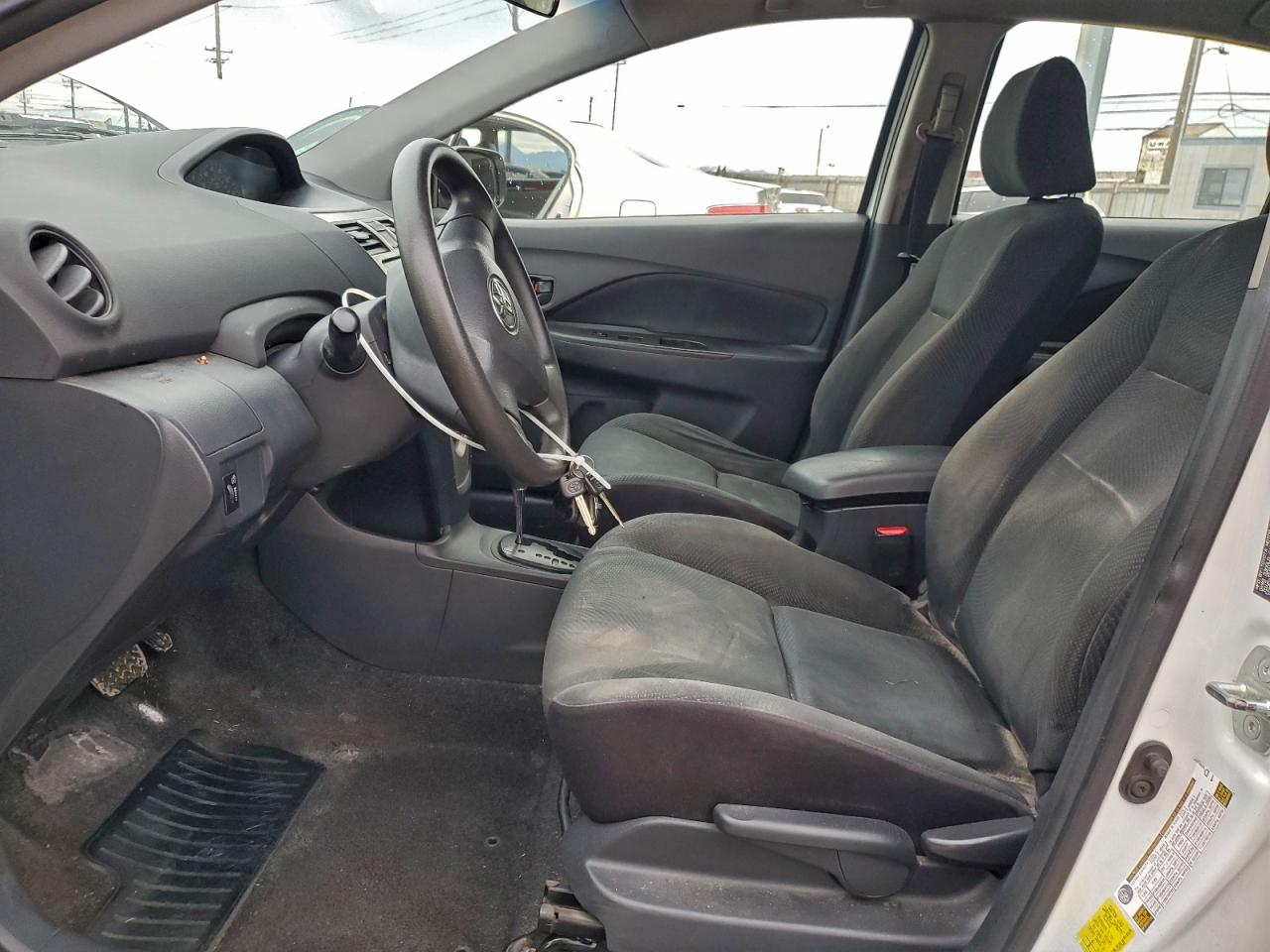 2012 TOYOTA YARIS photo 7