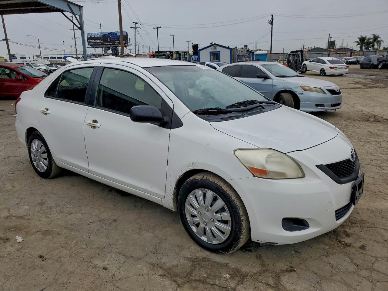 2012 TOYOTA YARIS photo 4