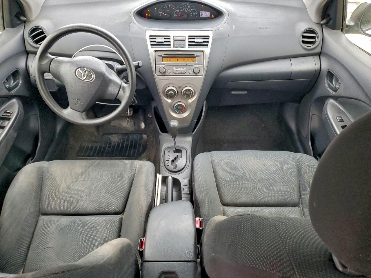 2012 TOYOTA YARIS photo 8