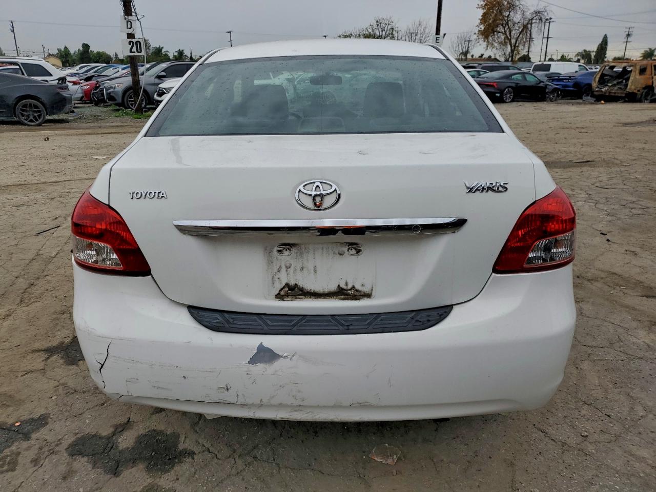 2012 TOYOTA YARIS photo 6