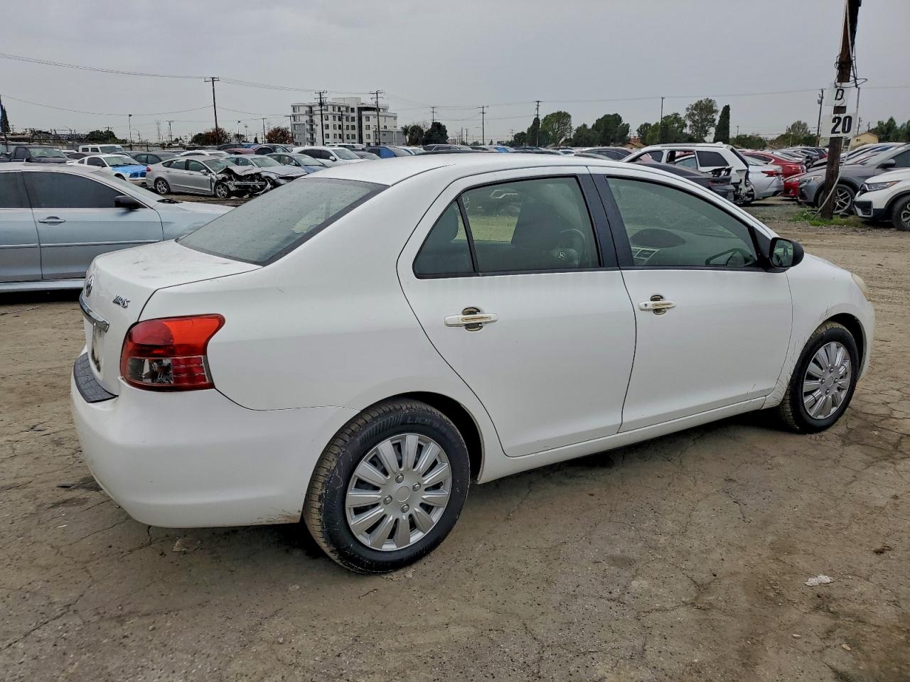 2012 TOYOTA YARIS photo 3