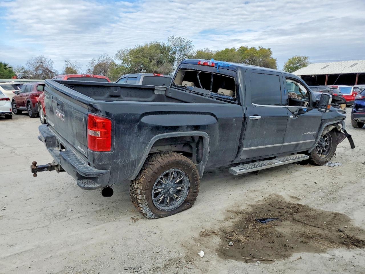 2015 GMC SIERRA K2500 DENALI photo 5