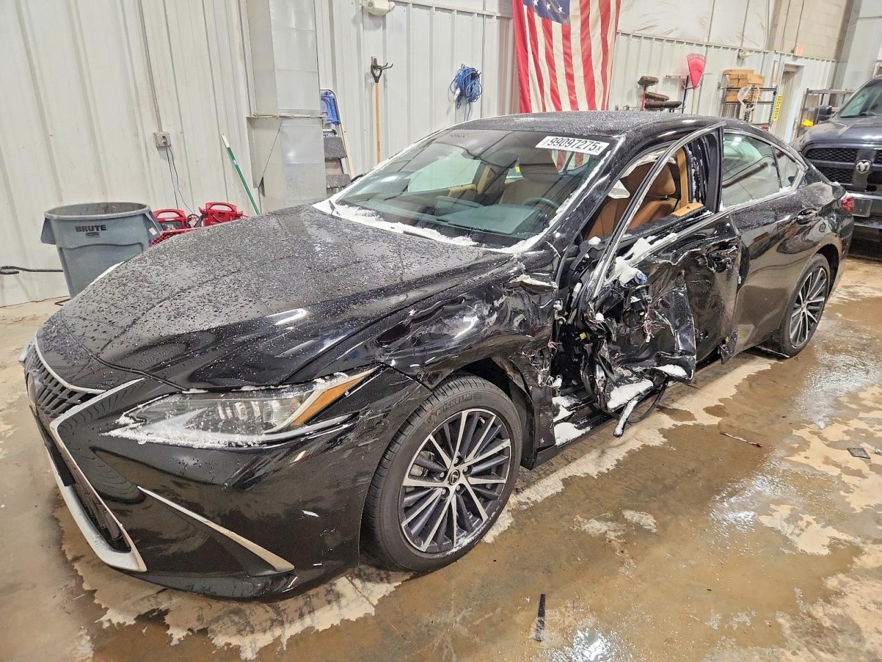 2025 LEXUS ES