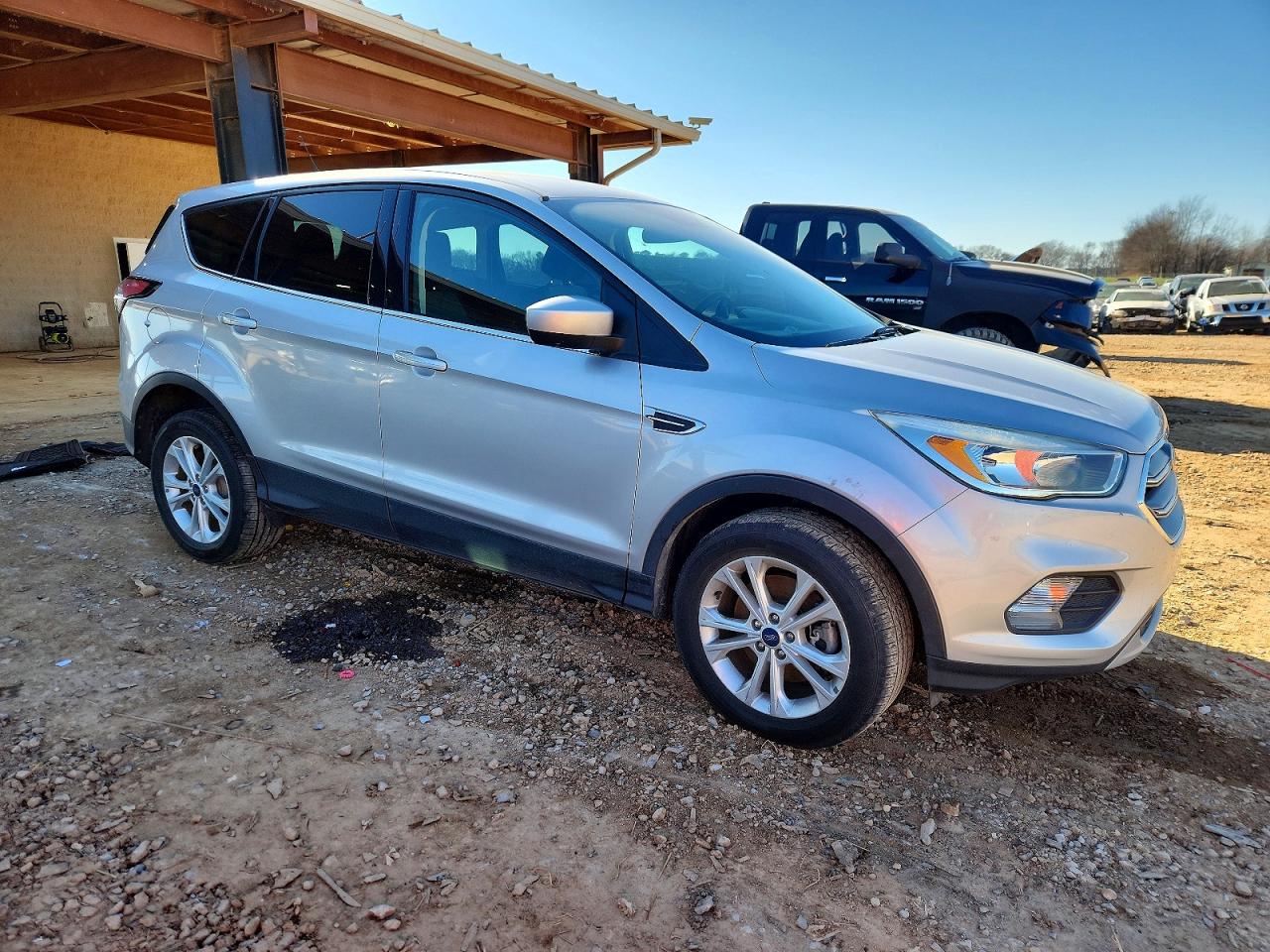 2017 FORD ESCAPE SE photo 4
