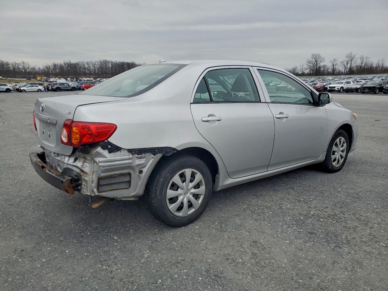 2010 TOYOTA COROLLA BASE photo 3