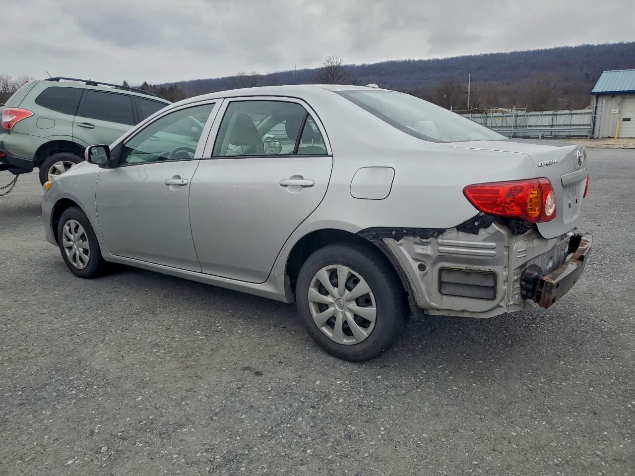 2010 TOYOTA COROLLA BASE photo 2