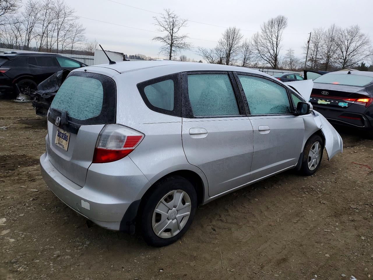 2013 HONDA FIT photo 3