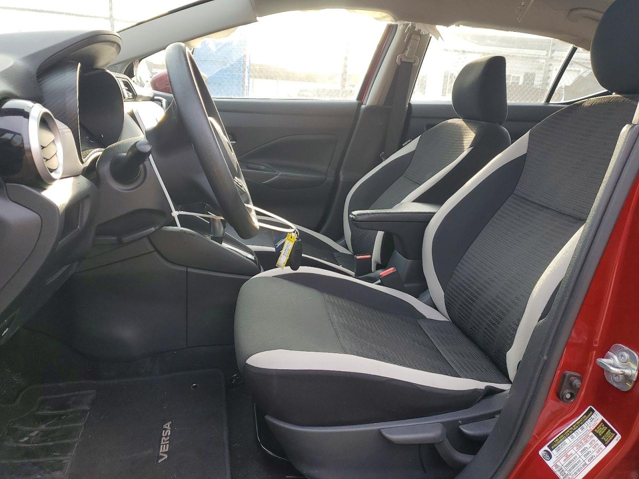 2020 NISSAN VERSA SV photo 13