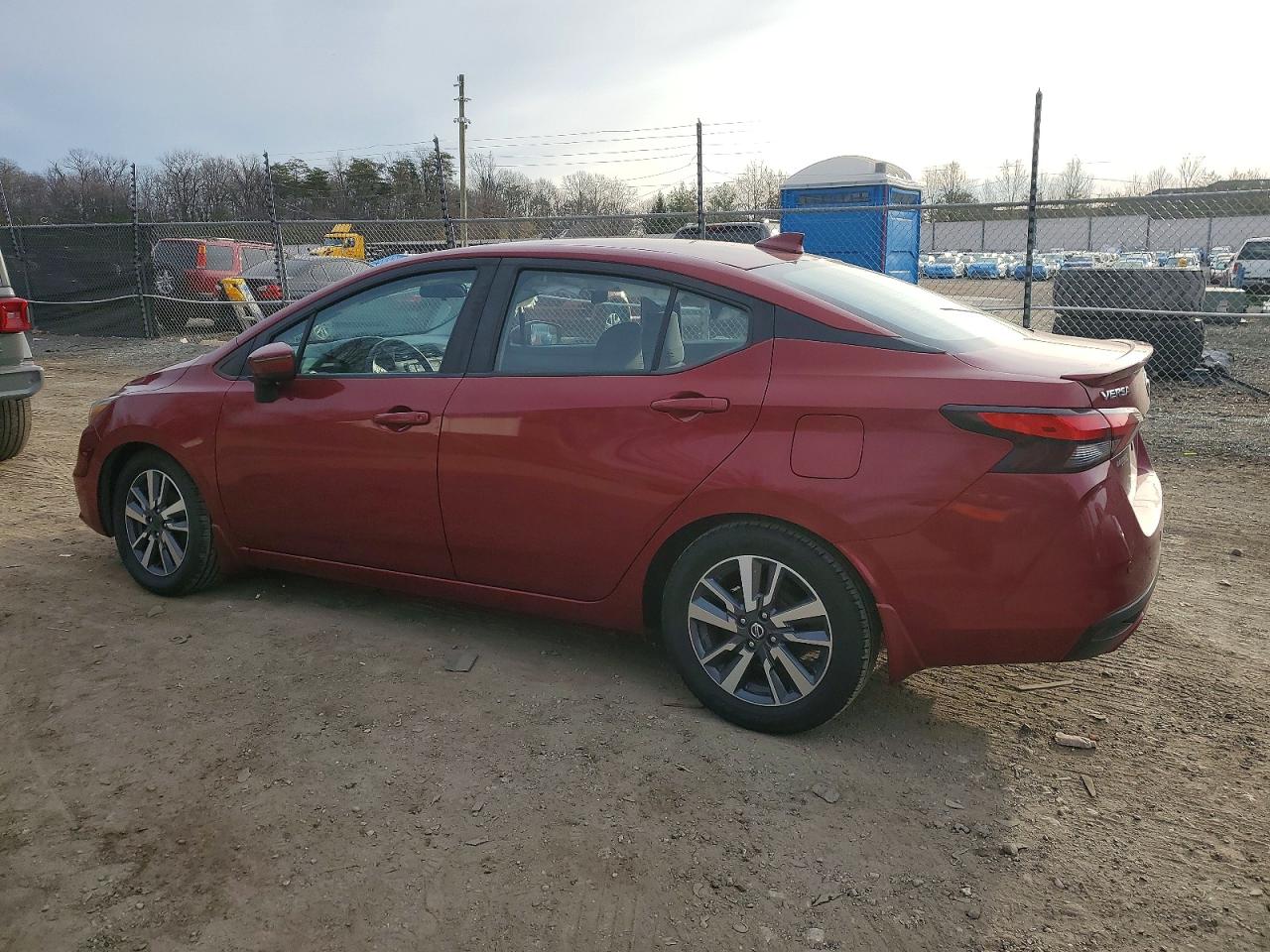 2020 NISSAN VERSA SV photo 3
