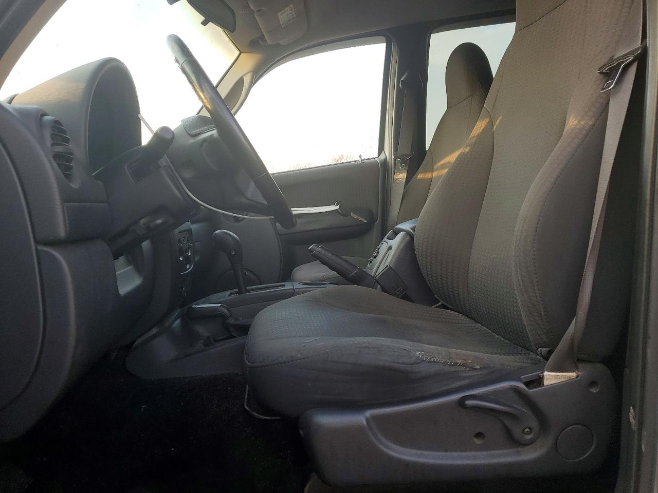 2002 JEEP LIBERTY SPORT photo 13