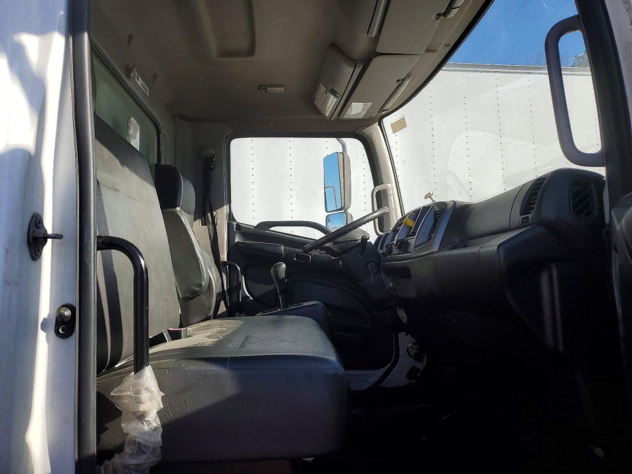 2017 HINO 258/268 photo 11