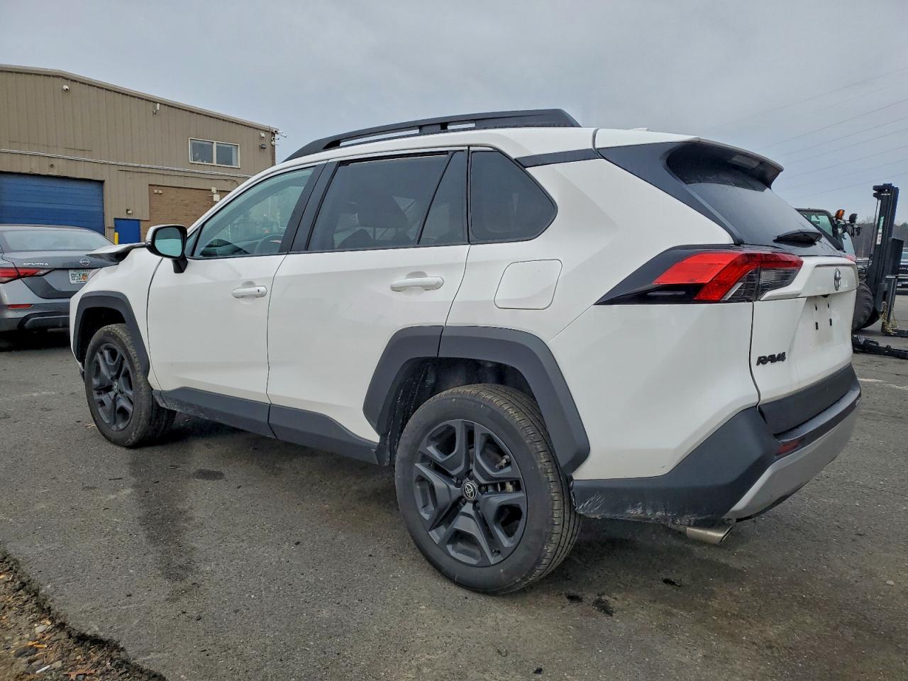 2024 TOYOTA RAV4 ADVENTURE photo 3