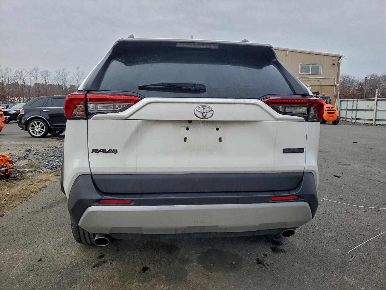 2024 TOYOTA RAV4 ADVENTURE photo 11