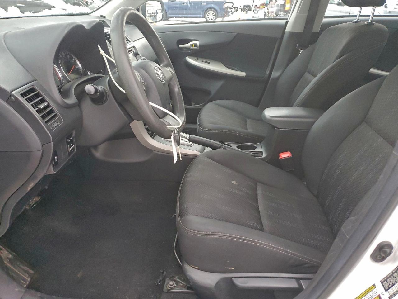 2013 TOYOTA COROLLA BASE photo 19