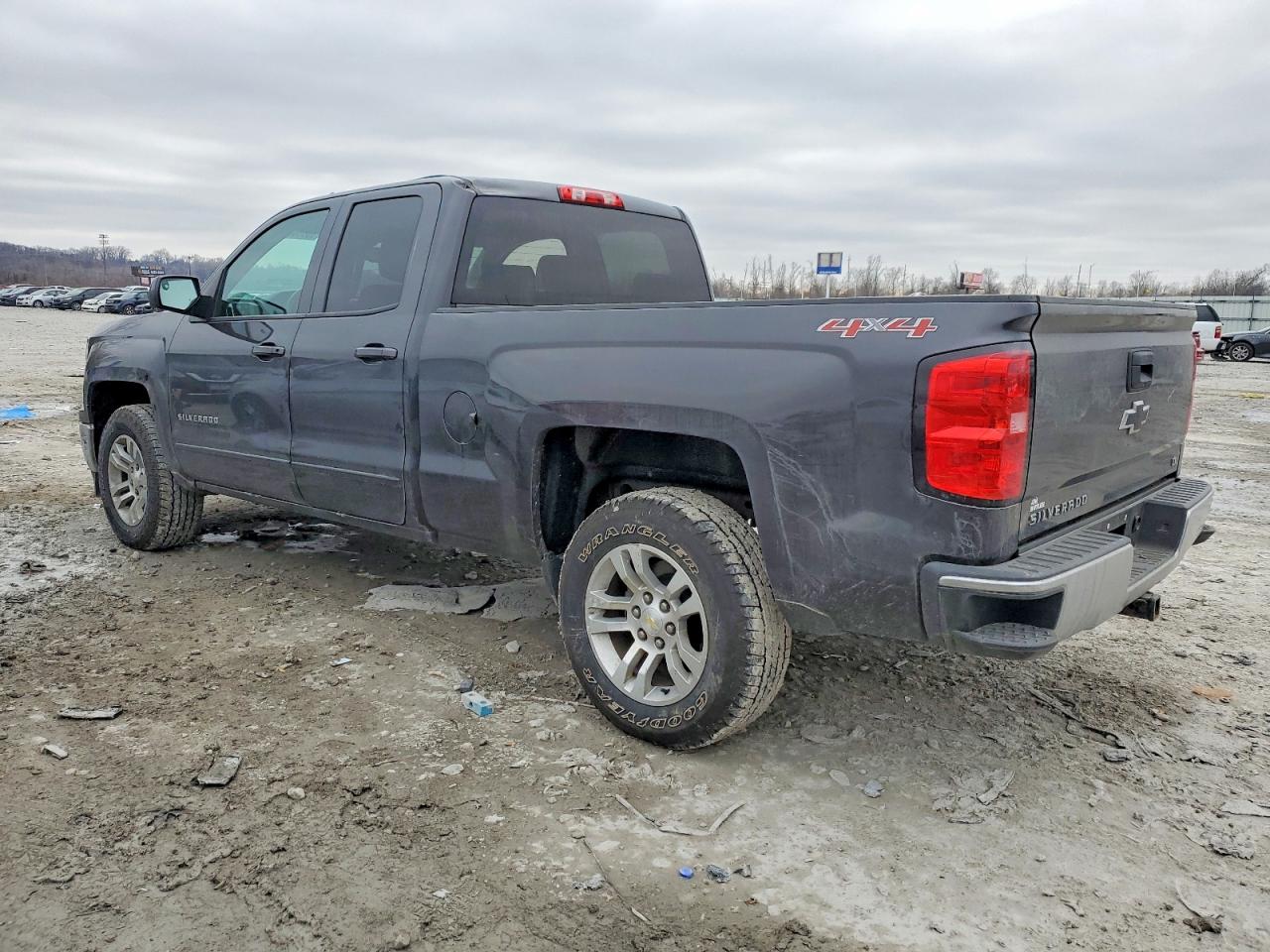 2015 CHEVROLET SILVERADO K1500 LT photo 2