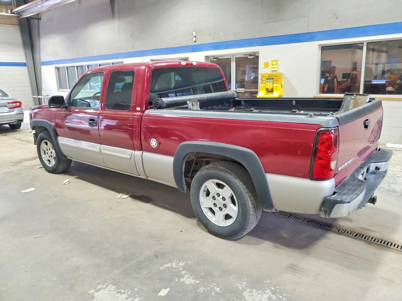 2005 CHEVROLET SILVERADO C1500 photo 2