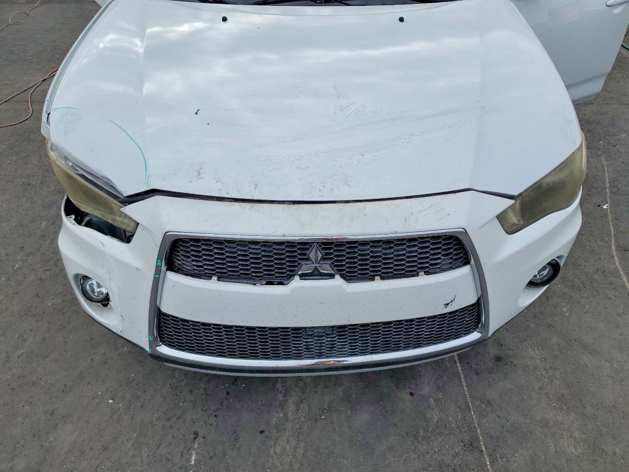 2010 MITSUBISHI OUTLANDER SE photo 12