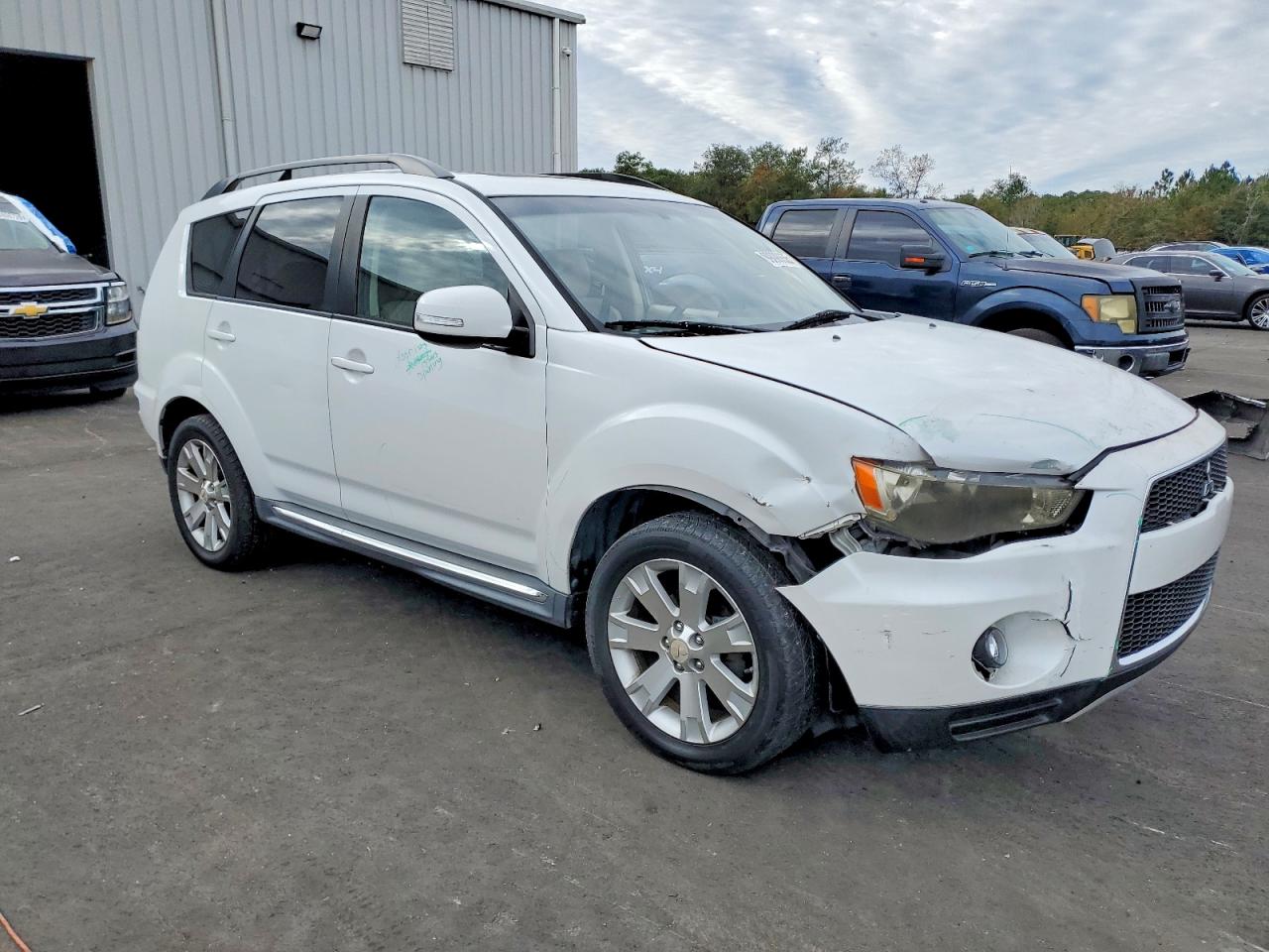 2010 MITSUBISHI OUTLANDER SE photo 4