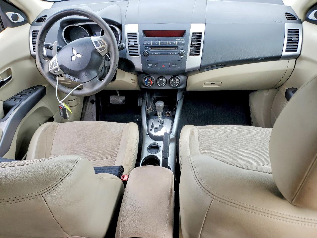 2010 MITSUBISHI OUTLANDER SE photo 8